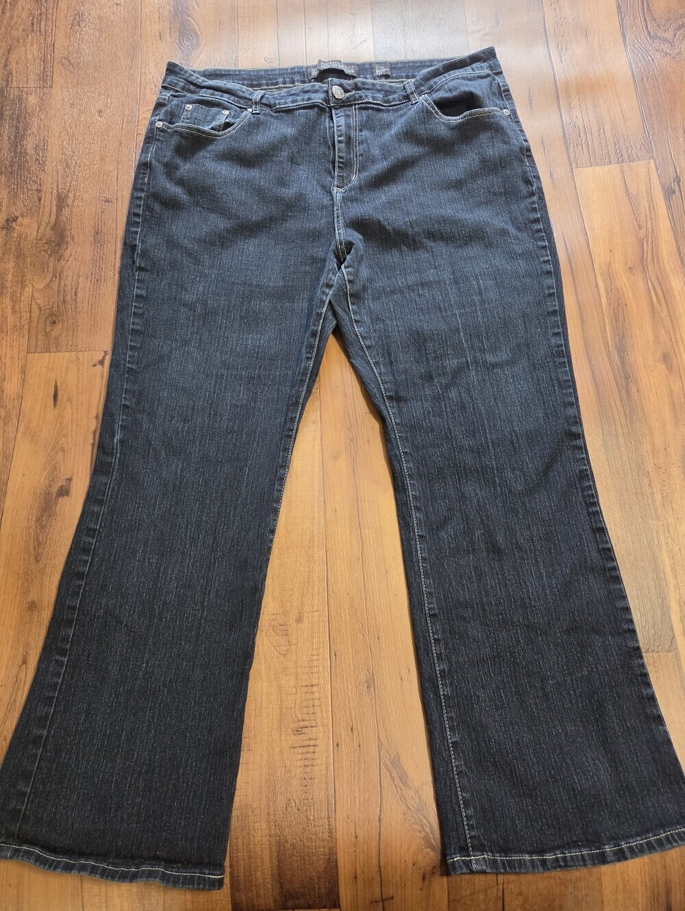 City Chic Stylish Women's Dark Blue Bootcut Jeans With Rhinestone Logo. Sz 20S